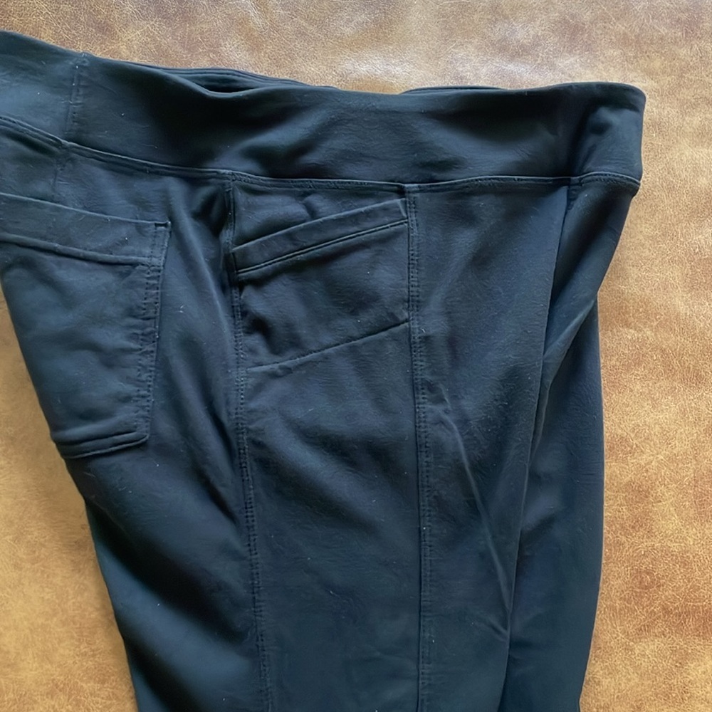 Athleta 22” Crop Leggings w Side & Back Pockets Sz Medium Black - Picture 5 of 7